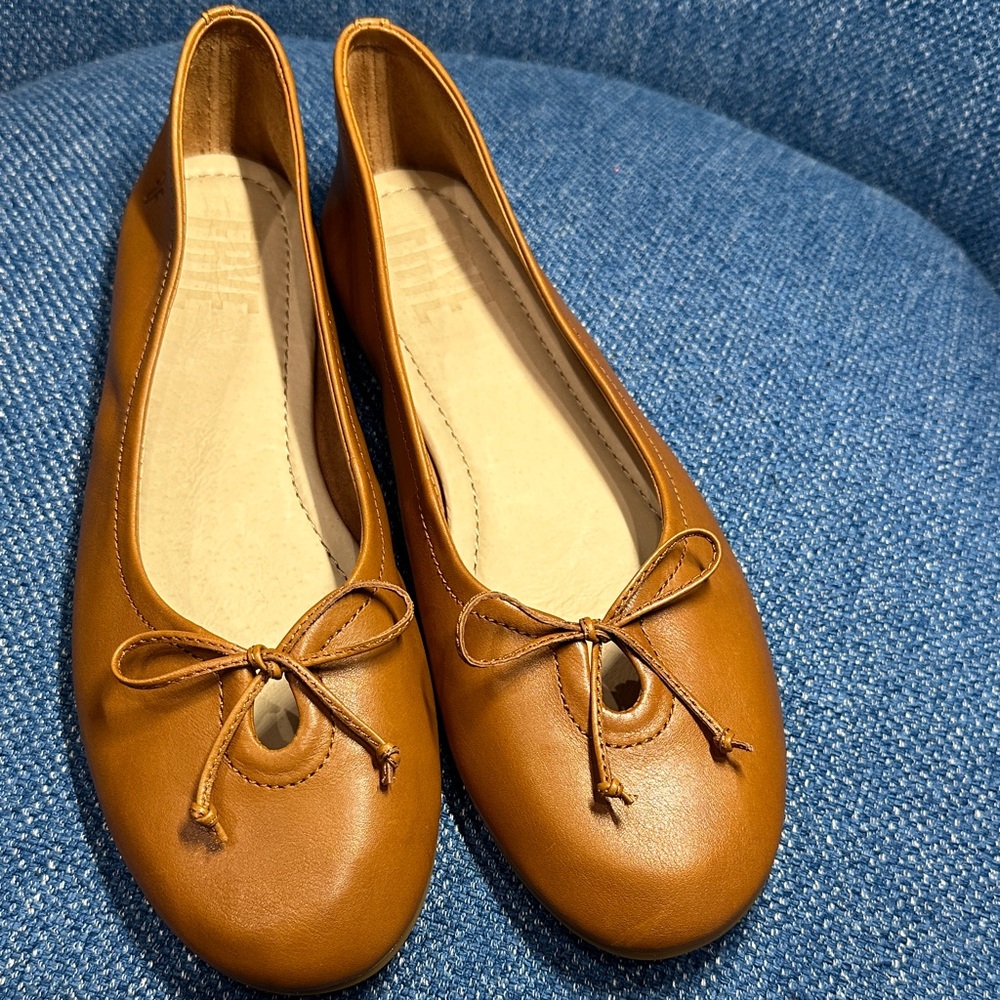 Elegant Tan Leather Ballet Flats